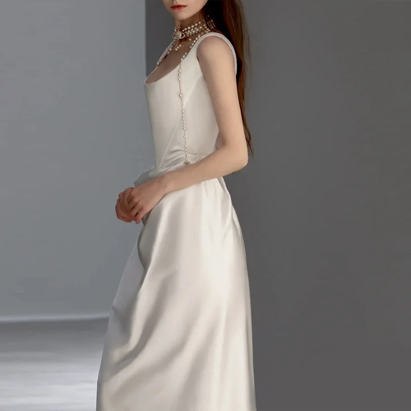 Elegant White Satin Evening Dresses Ivory Pleated Scoop Neck Square Strap Chapel Train for Beach Party Slim Long Bride Gowns