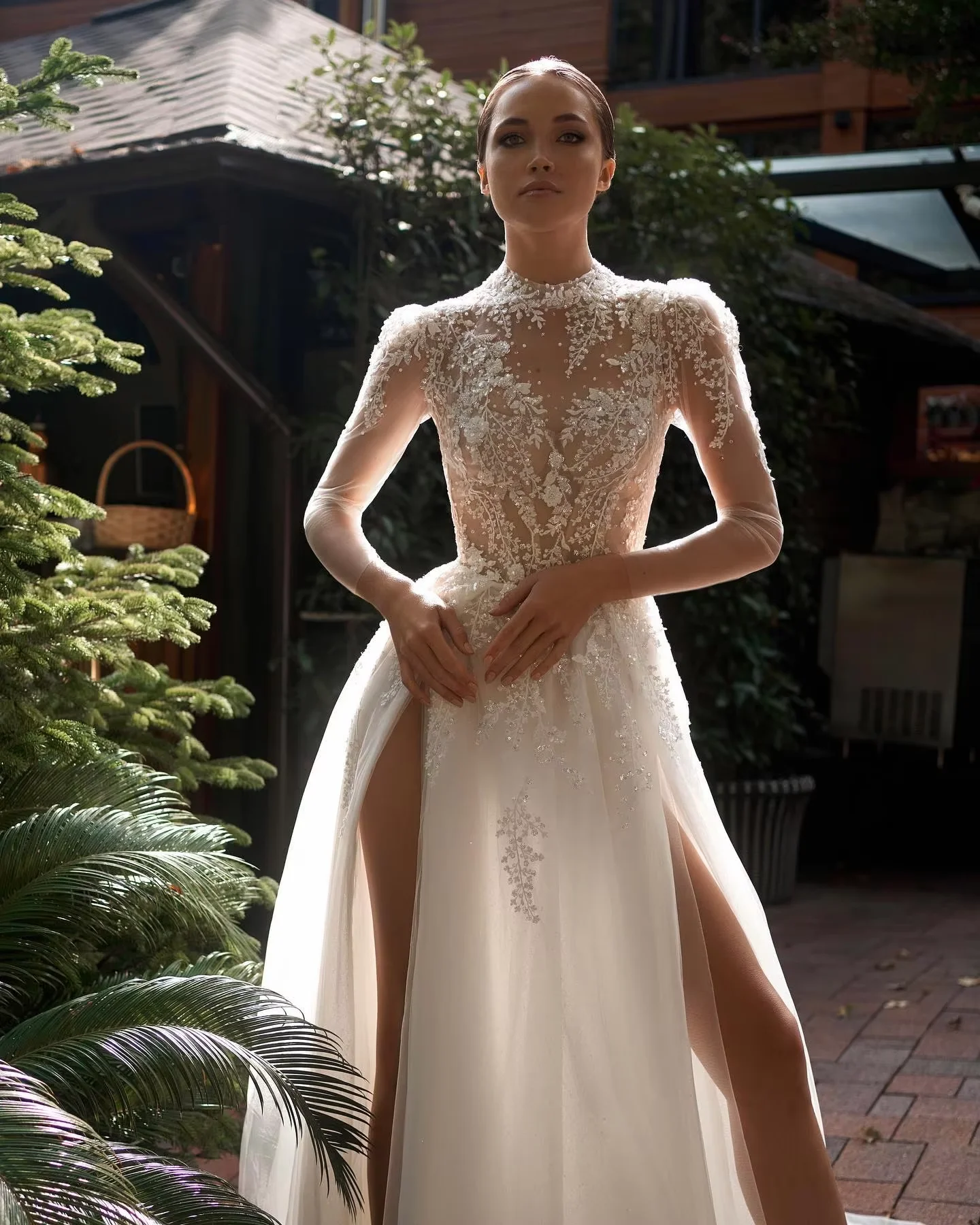 Custom Gorgeous Bohemian Wedding Dresses Lace Appliques Sexy Slit Bridal Gowns A-Line Back Button Tulle Princess Bride Dress