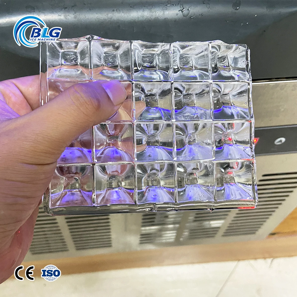 ماكينة صنع مكعبات الثلج عالية الجودة أوتوماتيكية بالكامل 220 فولت 50 كجم 110 رطل موفرة للطاقة لاستخدام البار إنتاج كتلة كريستال باردة #4