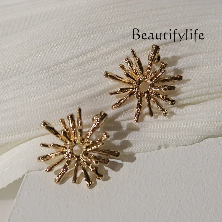 

Design retro temperament European and American metal sunflower 925 silver stud earrings earclip women
