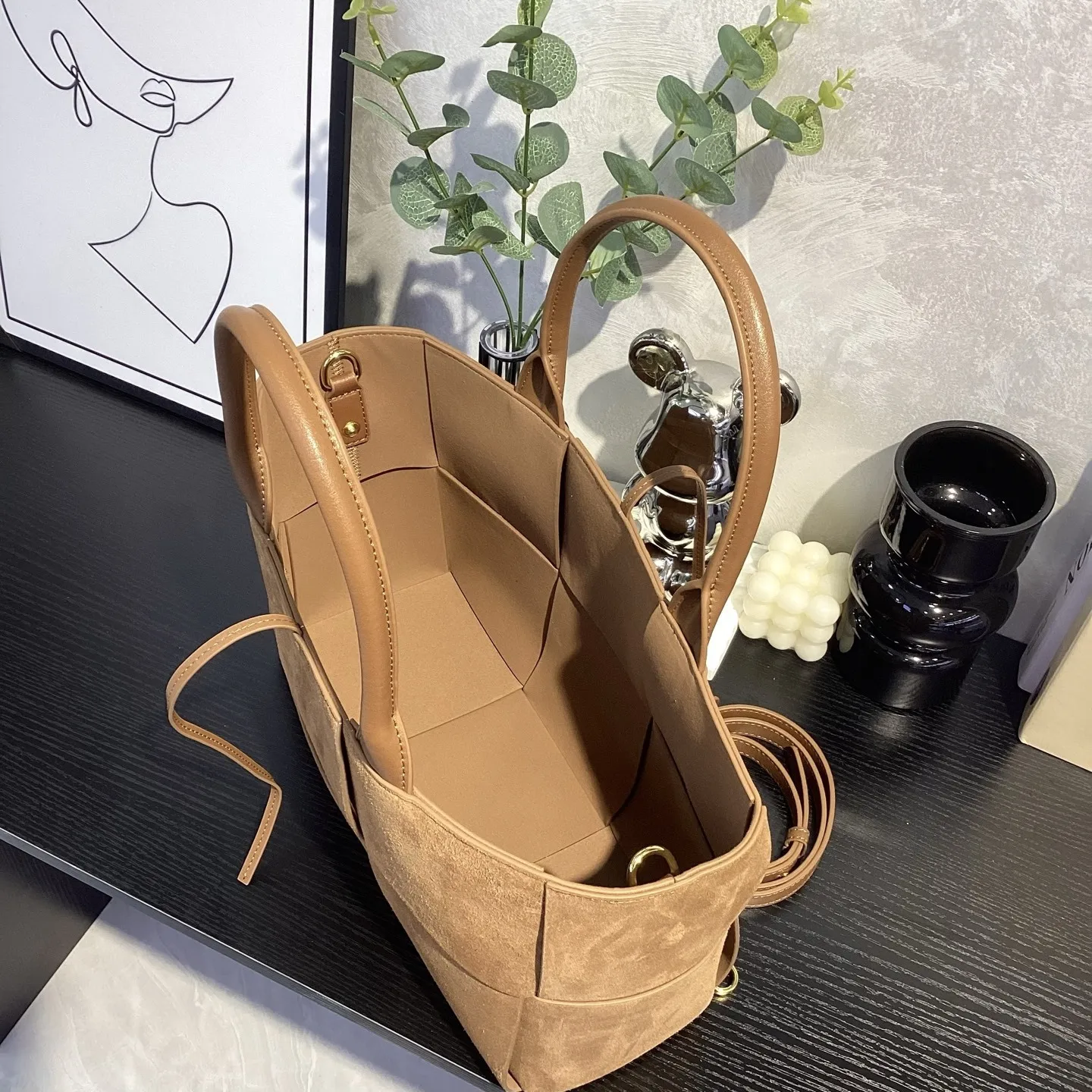 2025 New Matte Cowhide Large-capacity Tote Fashion Design Woven Handbag Women's Casual Versatile Commuter Shoulder Bag view 3