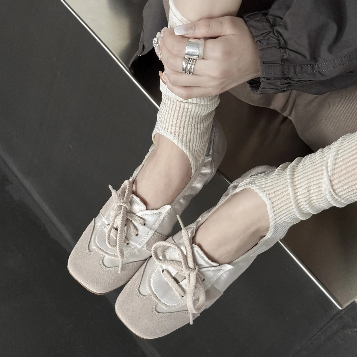 2025年春 牛革スエード カジュアルジムシューズ 白靴 スクエアトゥ レースアップ フラット ドイツ軍風トレーナー 大きいサイズ