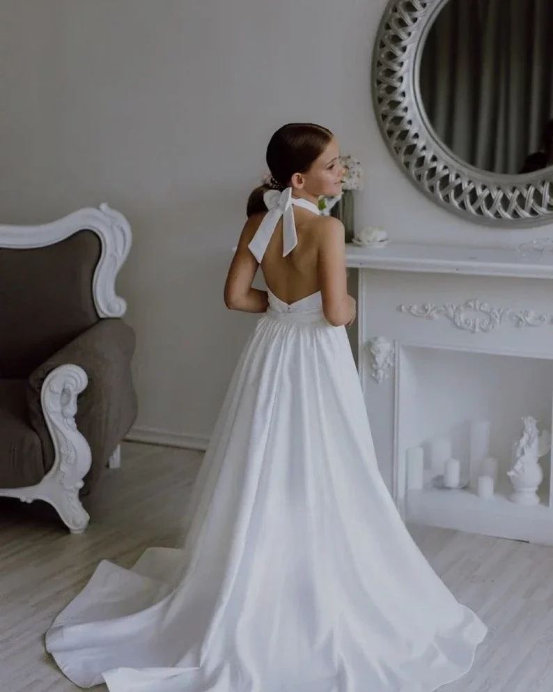 サテンベビーチュチュベビーガールズドレス、パーティーと結婚式用サテンフラワーガールドレス、ホルターブライズメイドガールウェディングドレス、アイボリー