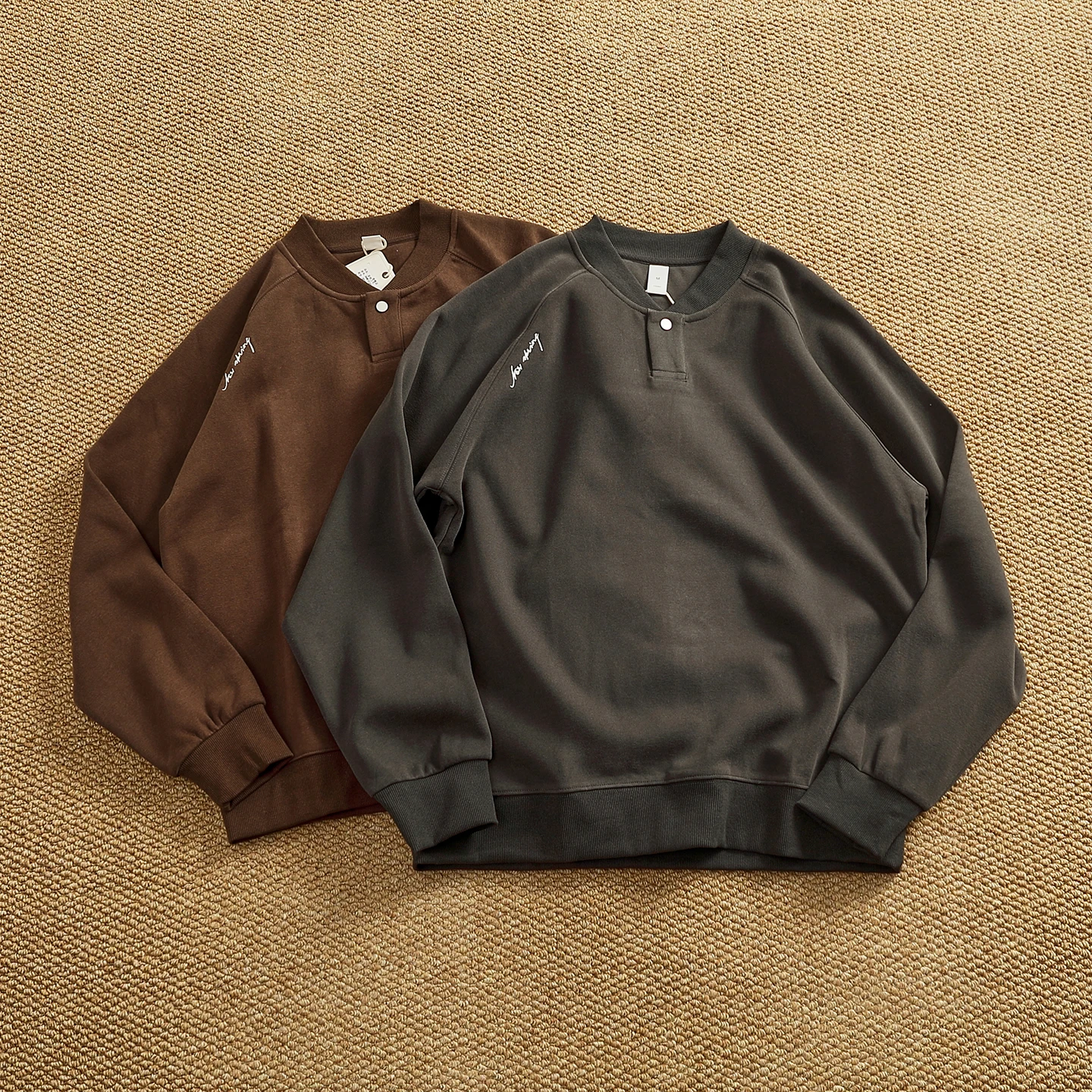 

Простая однотонная толстовка на пуговицах для мужчин, повседневная, свободного кроя, с воротником хенли, длинными рукавами, дышащая, с капюшоном