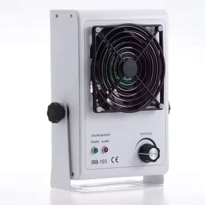 Zdjęcie 5: Biurkowy, regulowany jonizator z wentylatorem, eliminator elektrostatyczny ESD, jonizująca dmuchawa powietrza do linii montażu elektroniki.