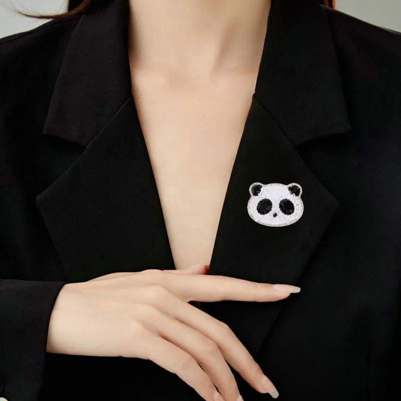 This high-end crystal panda brooch is cute, anti-glare, and exudes a sense of luxury and fashion