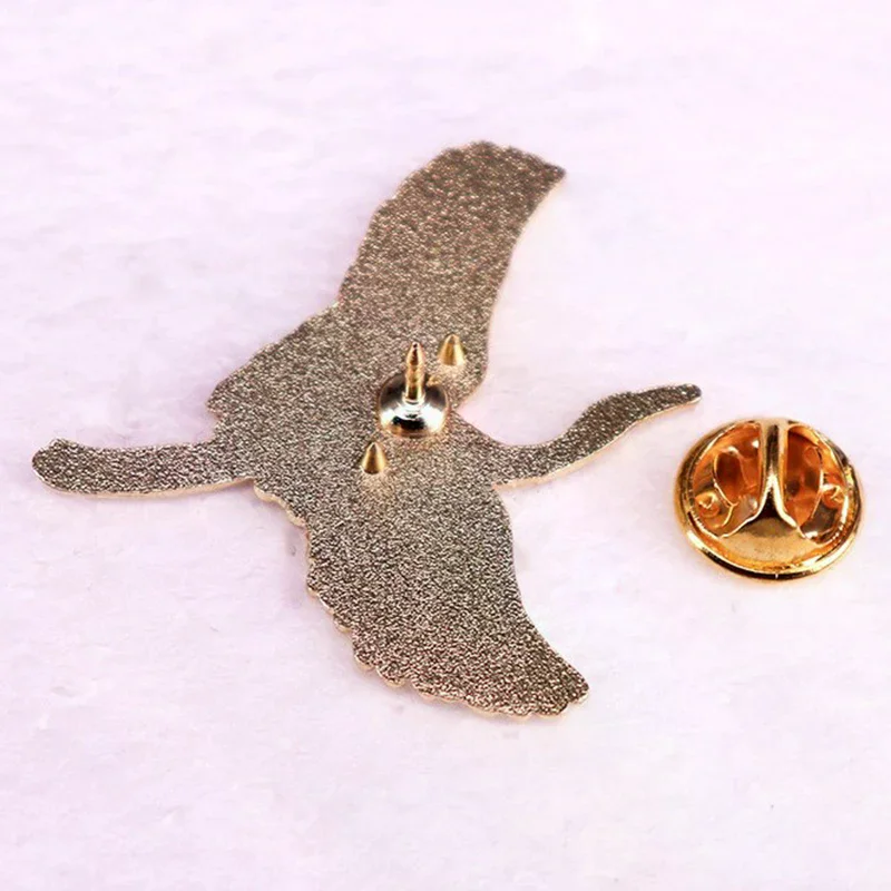 Flying Red-crowned Crane Bird Hard Enamel Pin Animal Badge Brooch For Jewelry Accessory