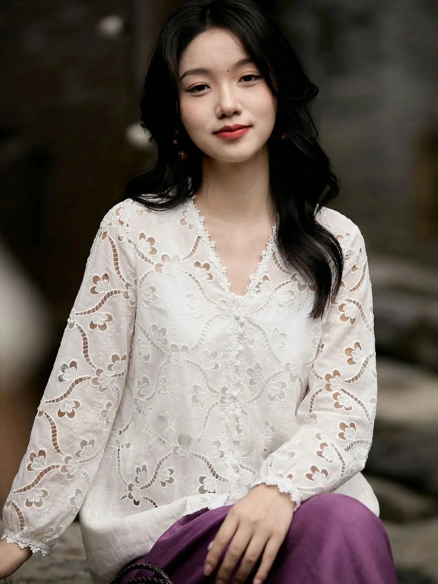 

Chivirin Romantic Style Pure Cotton Lace Hollow out Shirt Women's Summer Thin V-Neck Long Loose Shirt Elegant Fashion