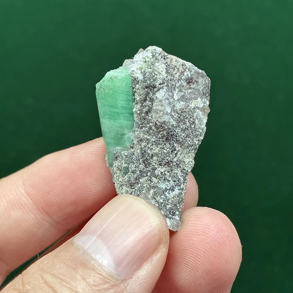 A1-4A 1 قطعة 100% الطبيعية الخضراء الزمرد المعدنية جوهرة الصف عينات الأحجار والكريستال ماليبو عينة التدريس