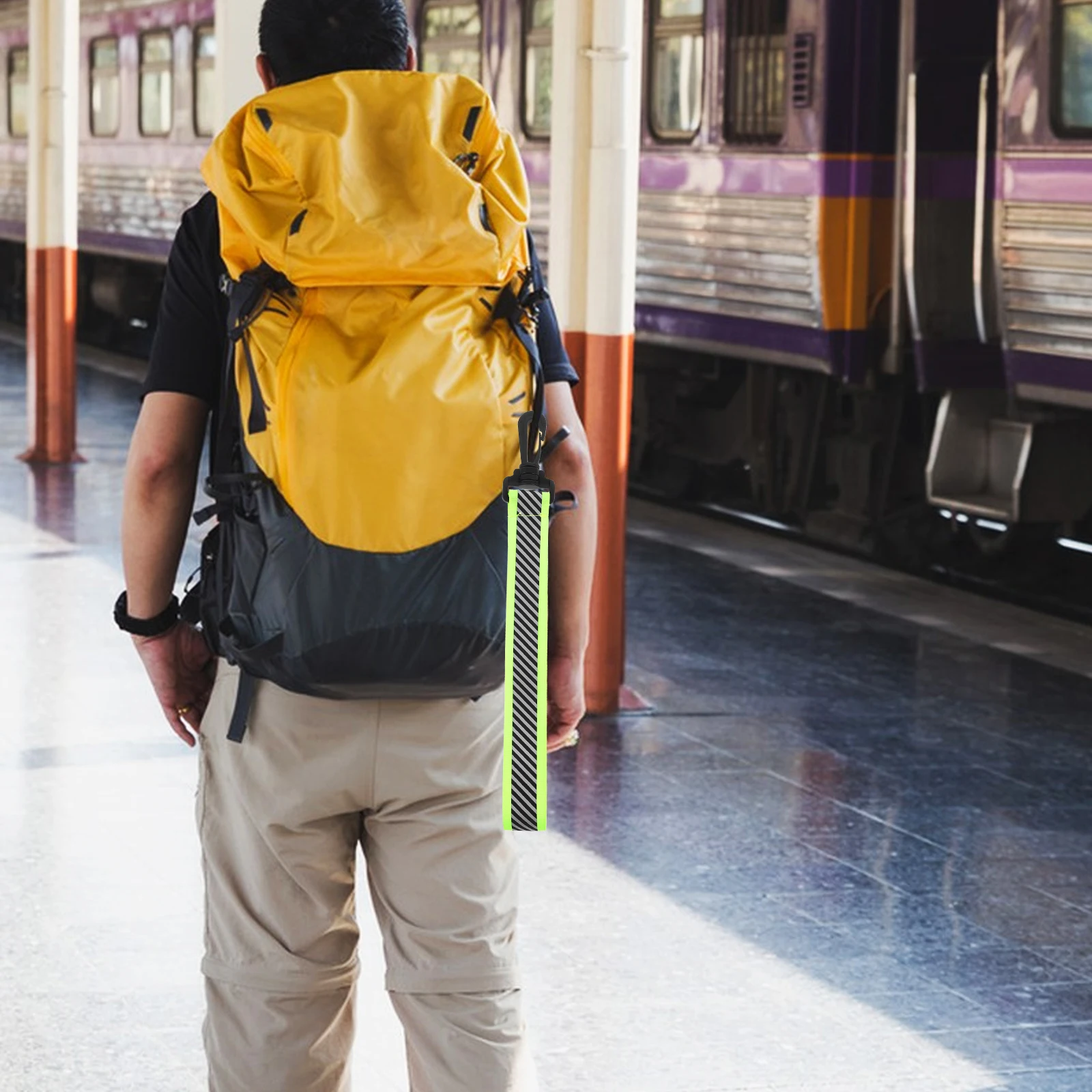 

Reflective Keychain Pendant Lightweight Stylish Safety Reflector for Outdoor School Bags Backpacks Night Use Reflective Straps