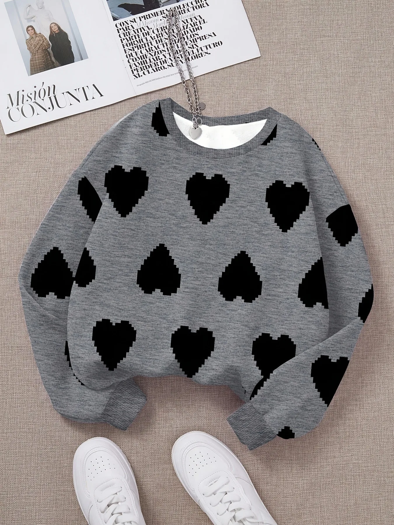 Locker geschnittenes Sweatshirt für Teenager-Mädchen mit Rundhalsausschnitt, Pixel-Schwarz-Herz-Motiv, lange Ärmel, weiches, lässiges Oberteil für den Alltag und für besondere Anlässe. – Detail 5