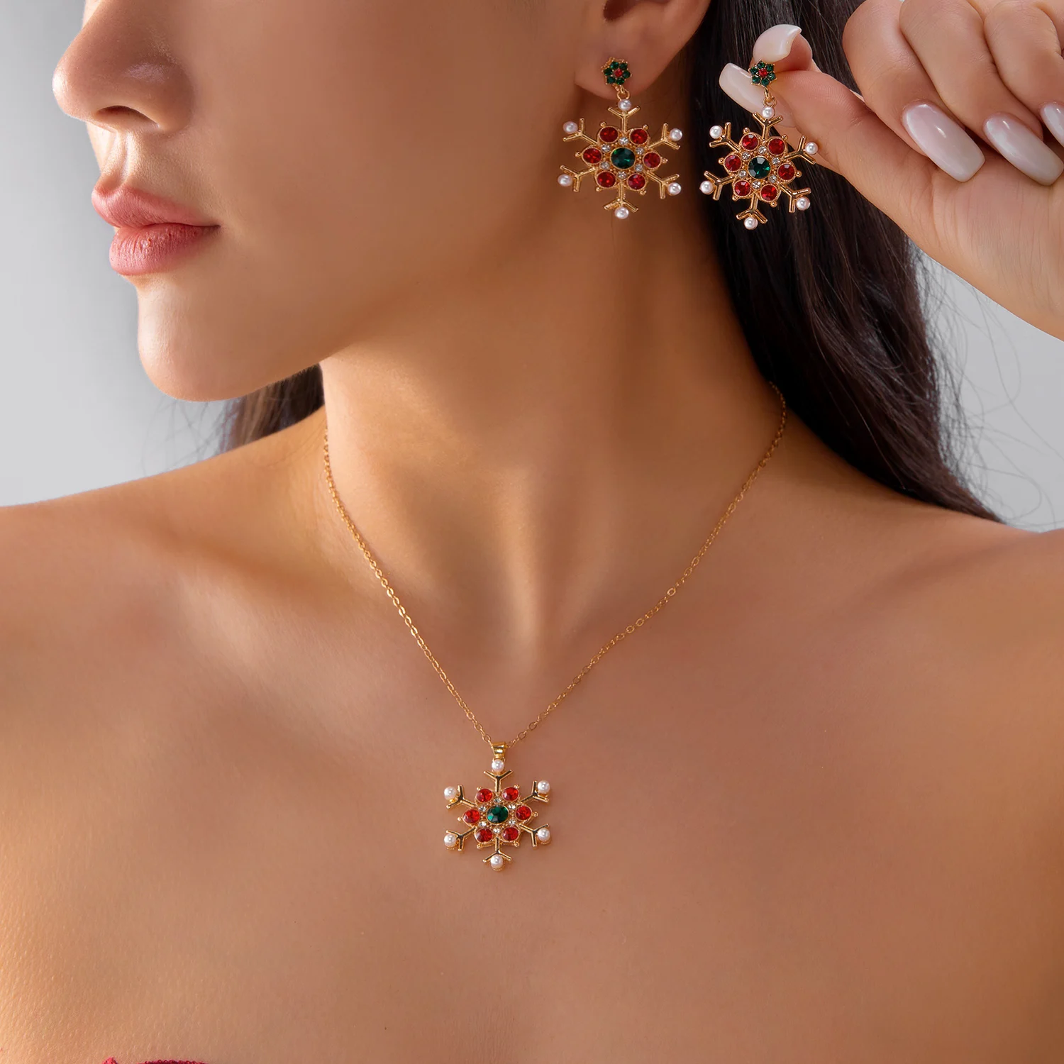 Modisches Weihnachts-Schneeflocken-Anhänger-Halsketten- und Ohrring-Set für Damen, Kristall-Zirkon-Perlen-Ohrhänger, Choker-Schmuck – Detail 5