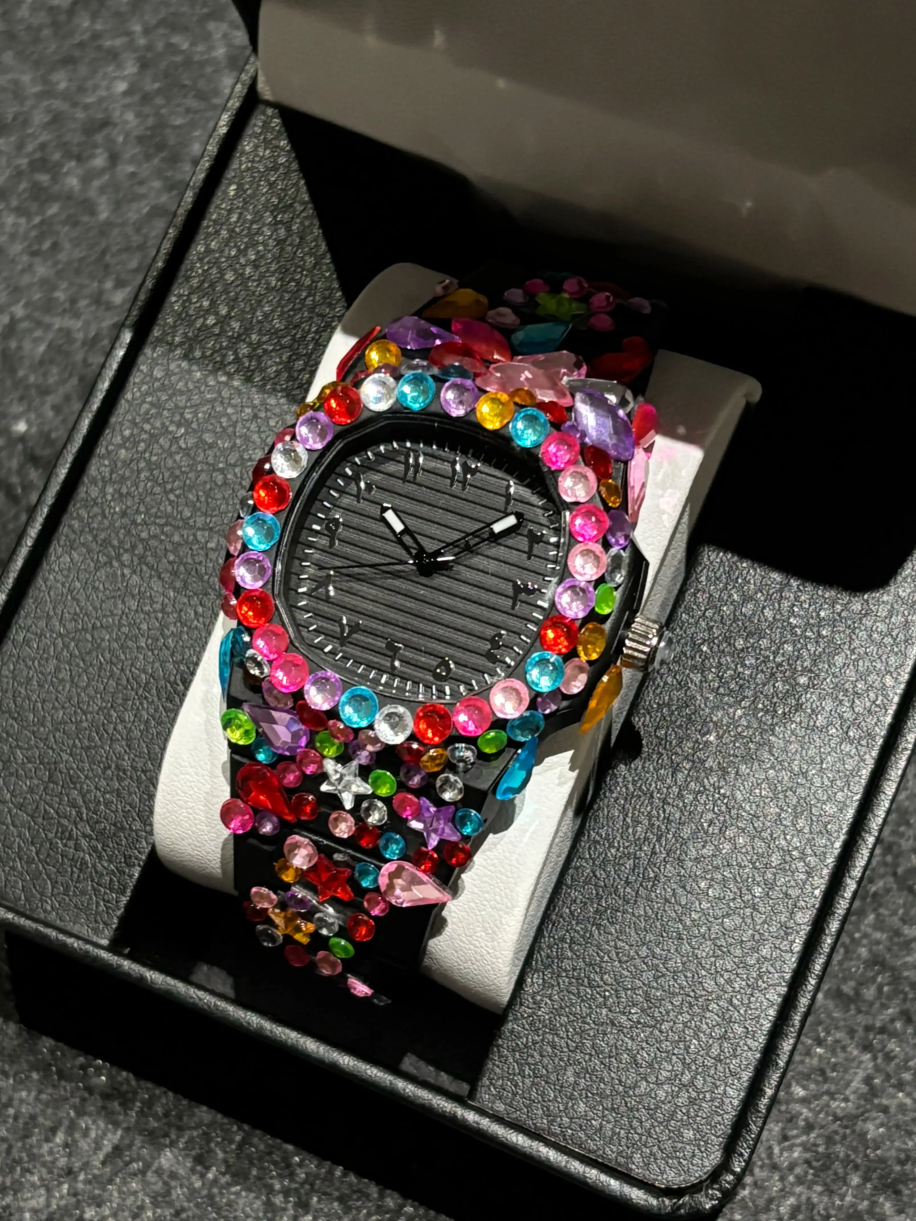 

Оригинальный дизайн, часы с инкрустацией бриллиантами, роскошные, модные, популярные женские наручные часы, подарок.