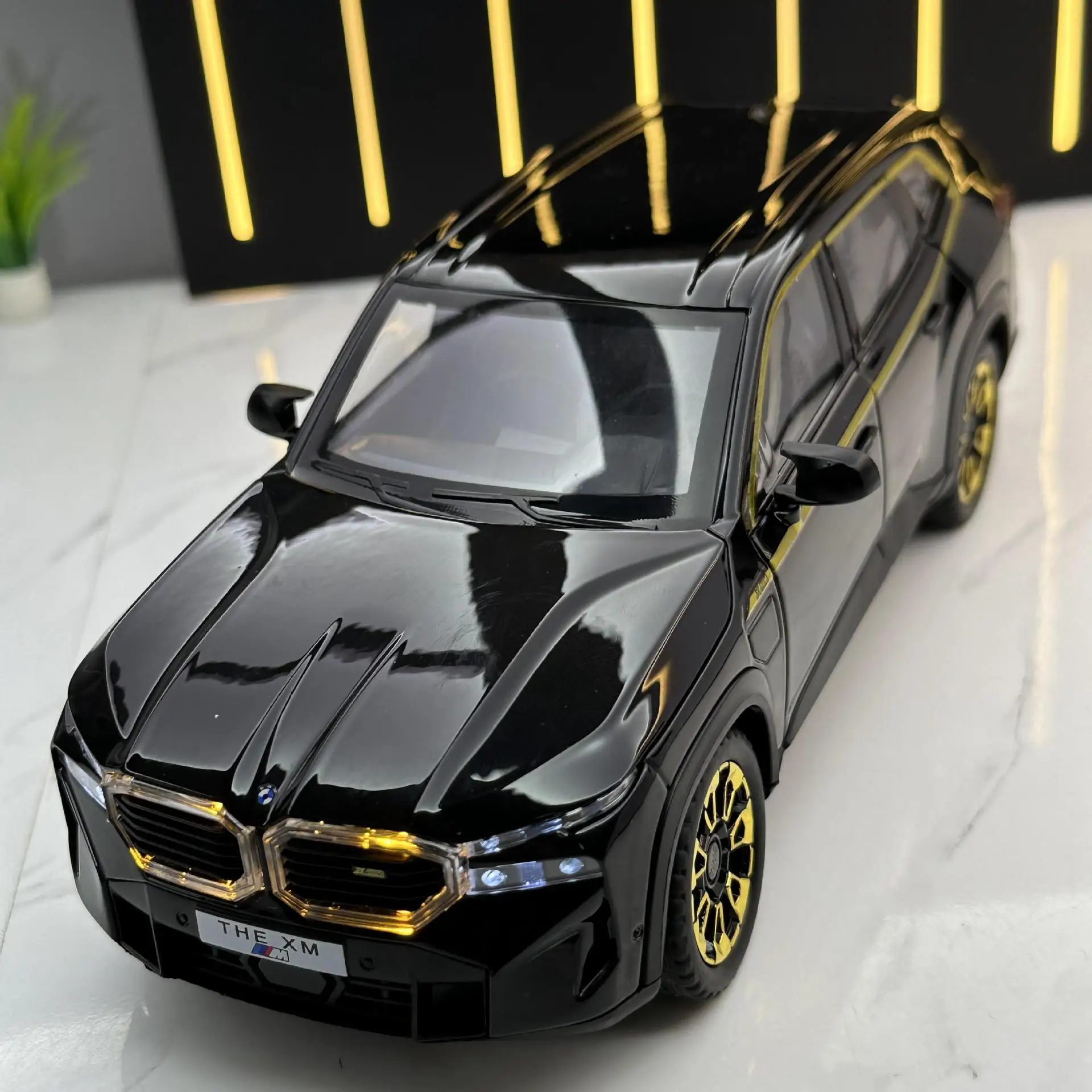 

1:24 XM SUV, высокая имитация литья под давлением звука и света, модель автомобиля из металлического сплава, коллекция детских игрушек, подарок