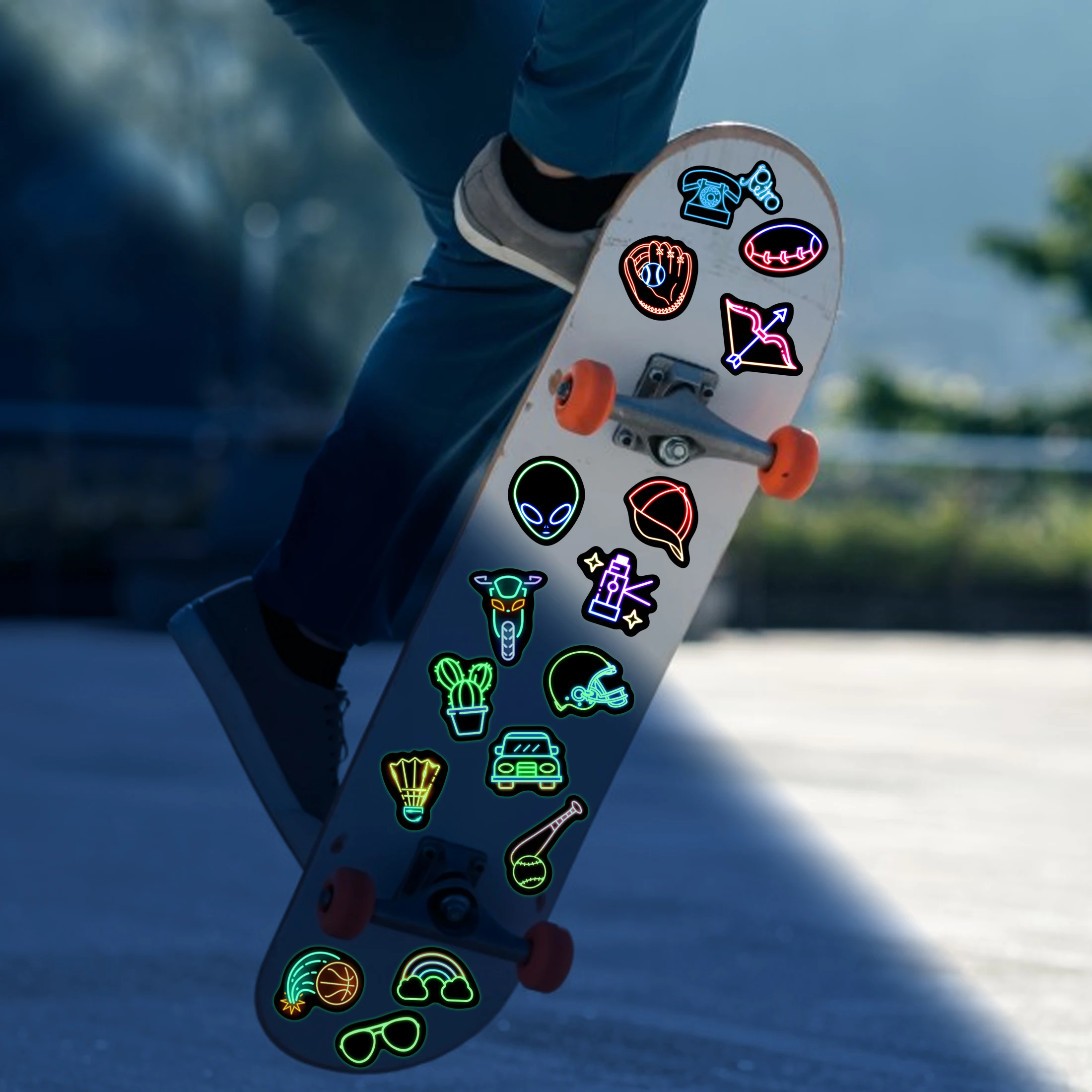 ملصقات زجاجة مياه نيون متوهجة في الظلام للأطفال، 51 قطعة من ملصقات الكمبيوتر المحمول اللطيفة المقاومة للماء من الفينيل، للبالغين والأطفال والمراهقين