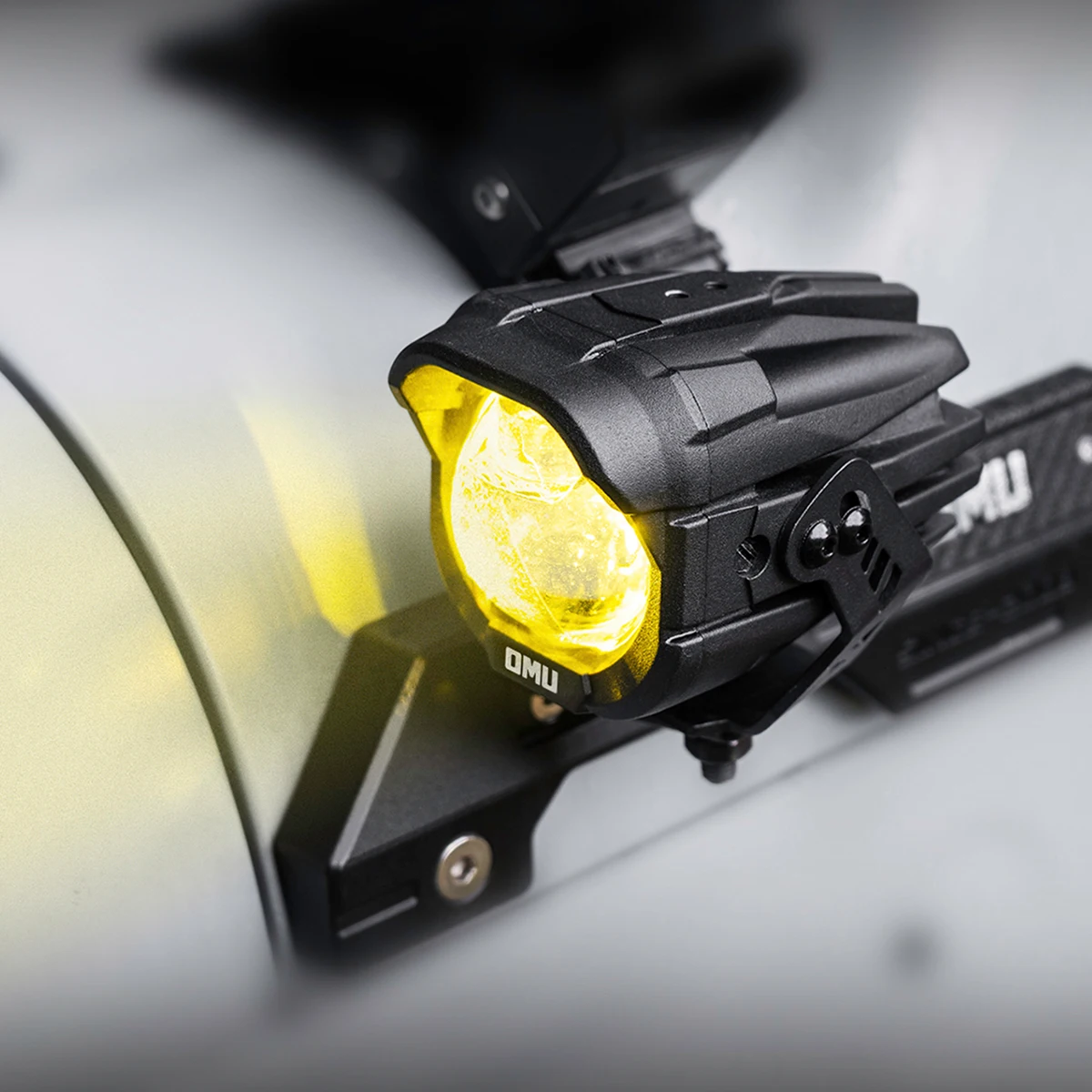 OMU Off-Road LED Spotlights, Dual-Lens Design, White & Yellow Light Options, High Brightness, Universal Fit for Trucks/SUVs