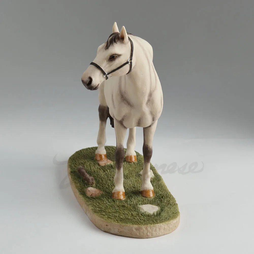 Realistic Irish Work Horse Resin Figurine Standing White Draft Horse Statue Grass Lawn Base Farm Animal Ornament Home Desk Decor