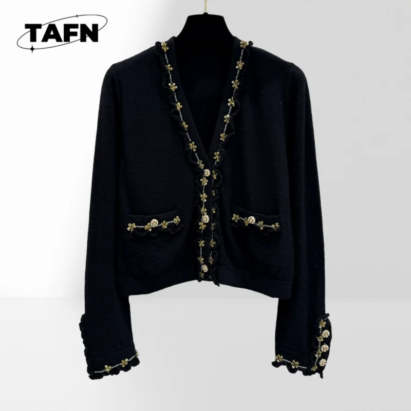 

Elegant 2025 Vintage Style Cashmere Cardigan, Warm and Comfortable for Casual Outings Warm Stylish for Casual Occasions AI1523