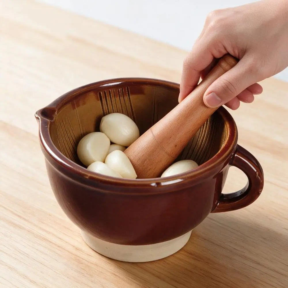 Rustic Style Ceramic Mortar and Pestle Set Non-Slip Base V Shape Diverter Garlic Grinding Bowl Glazed Surface Brown