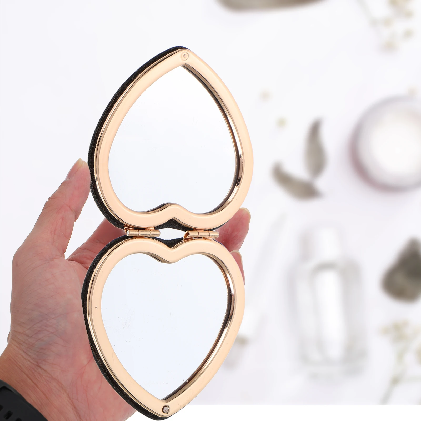 

Cute Heart-Shaped Makeup Portable Compact Dual-Sided Mini Pocket for Purse Small Foldable Bulk Purse Compact Aesthetics