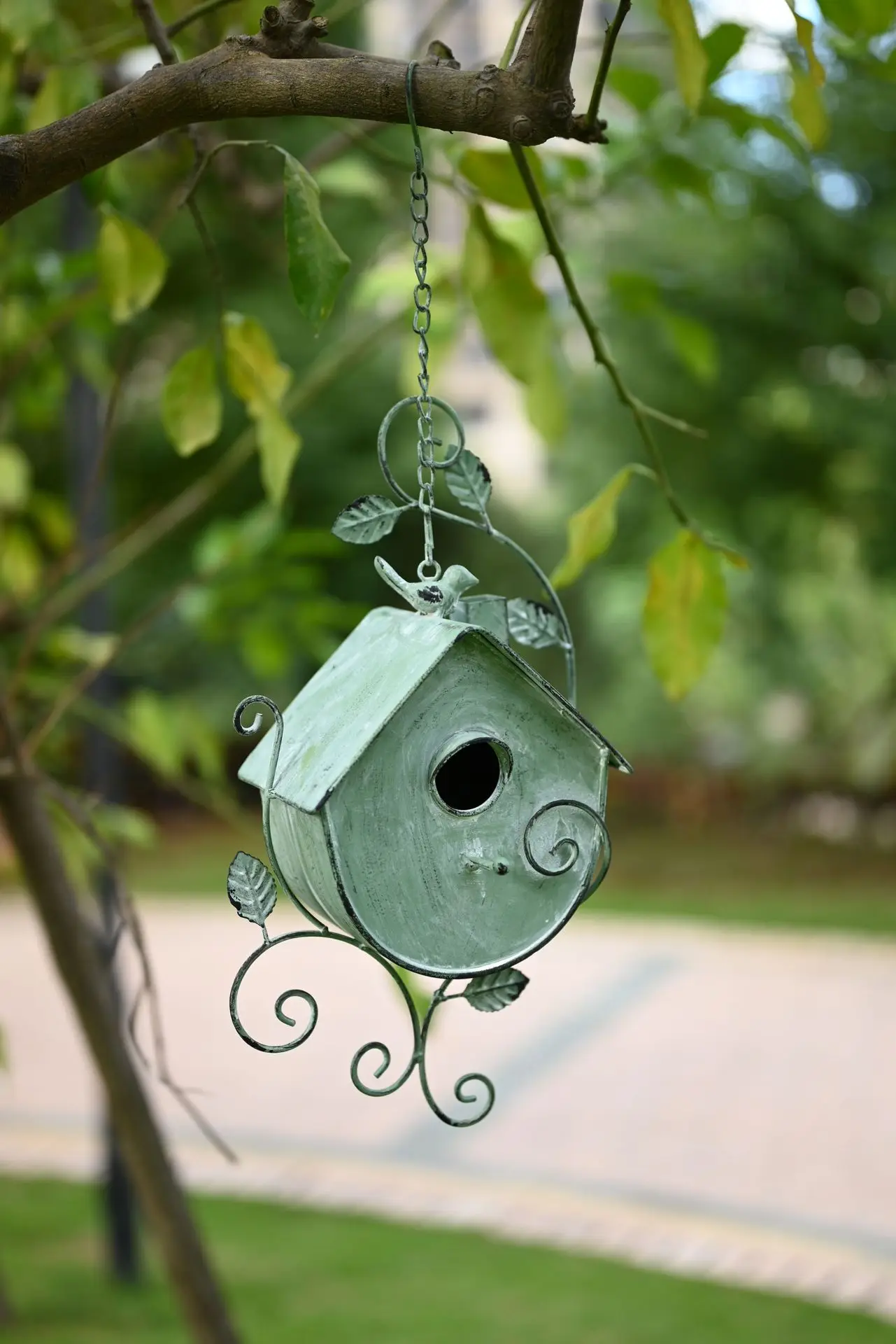 Modern simple wrought iron bird's nest hanging parts Outdoor courtyard garden arrangement Hanging decoration Creative pendant