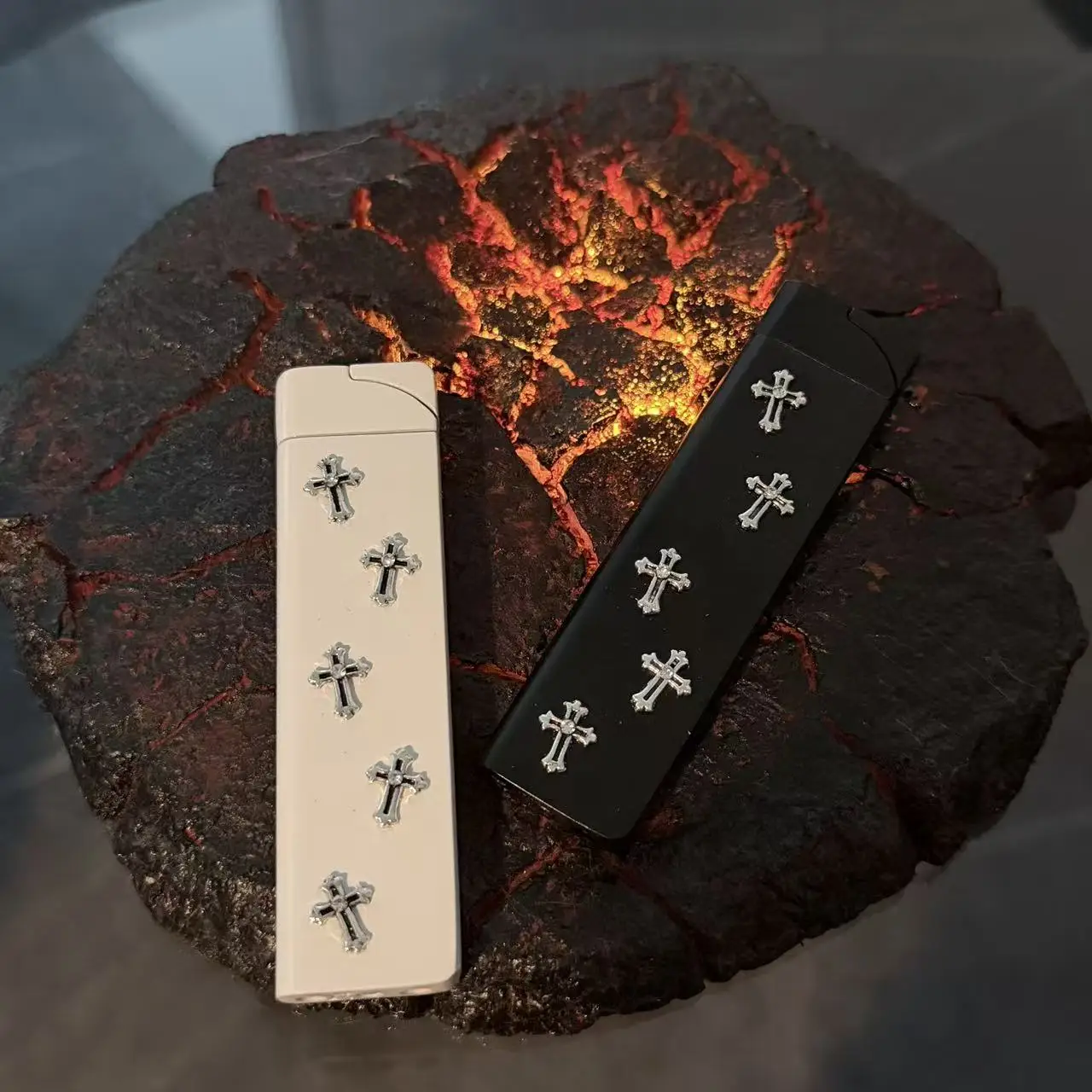 Nouveau briquet créatif personnalisé fait à la main, en métal, résistant au vent, gonflable, à flamme verte, cadeau de grande valeur pour petite amie.