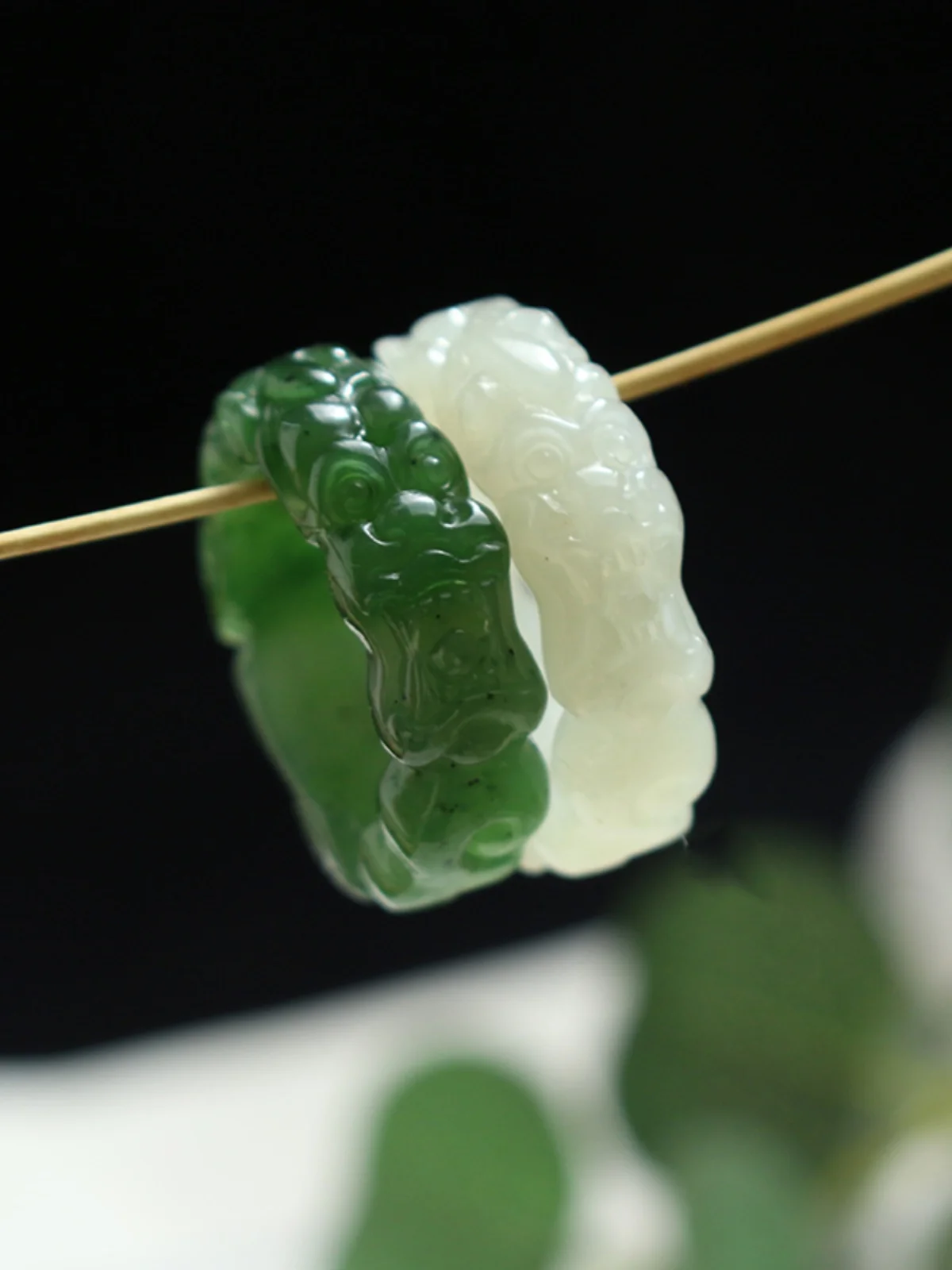 

Hetian jade white jade Pixiu ring can be customized for men and women to pull their fingers and hand-carved sugar jade smoke pur