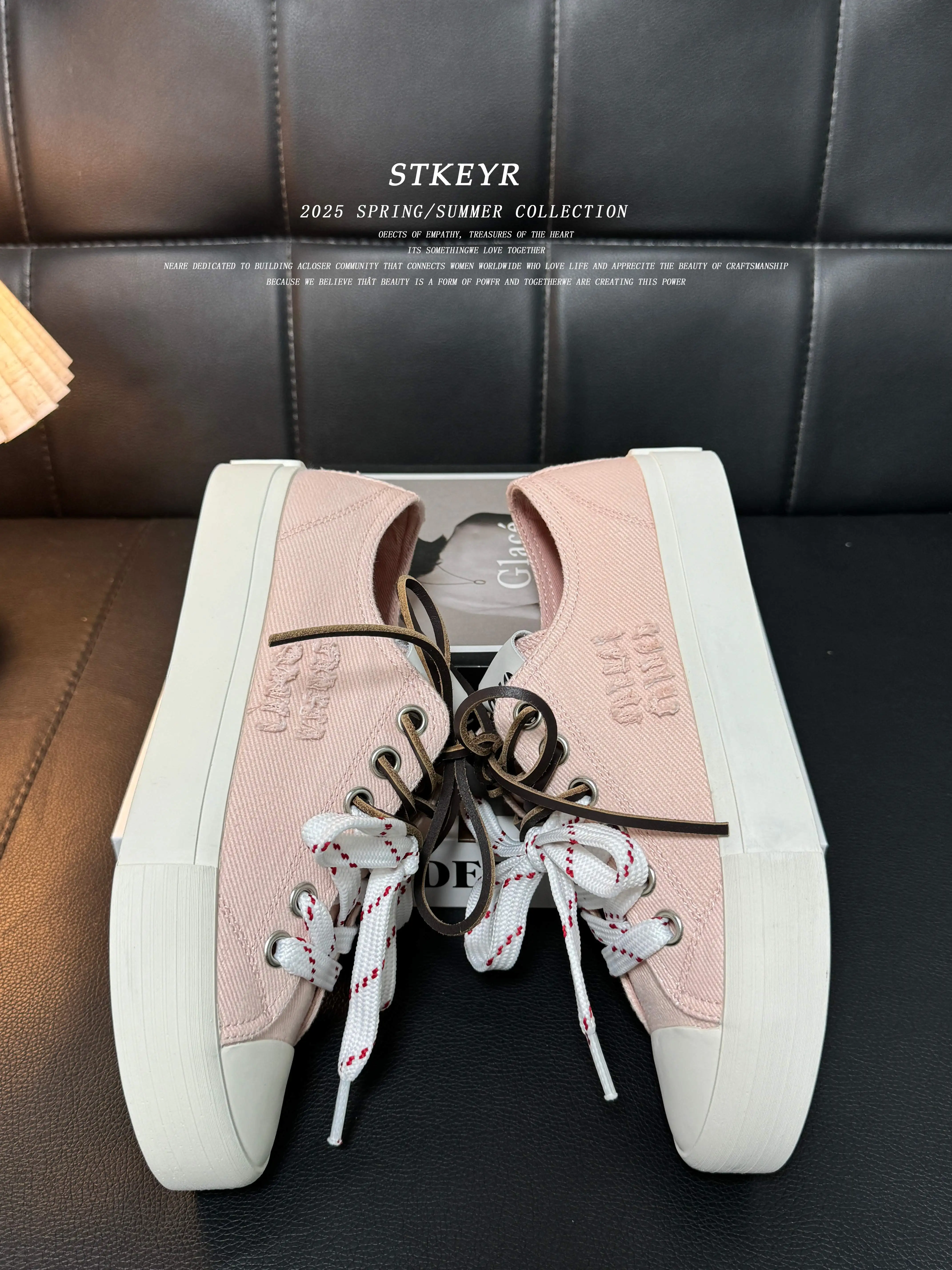 

2025 spring and summer new breathable board shoes womens lightweight soft soled flat soled versatile canvas womens shoes