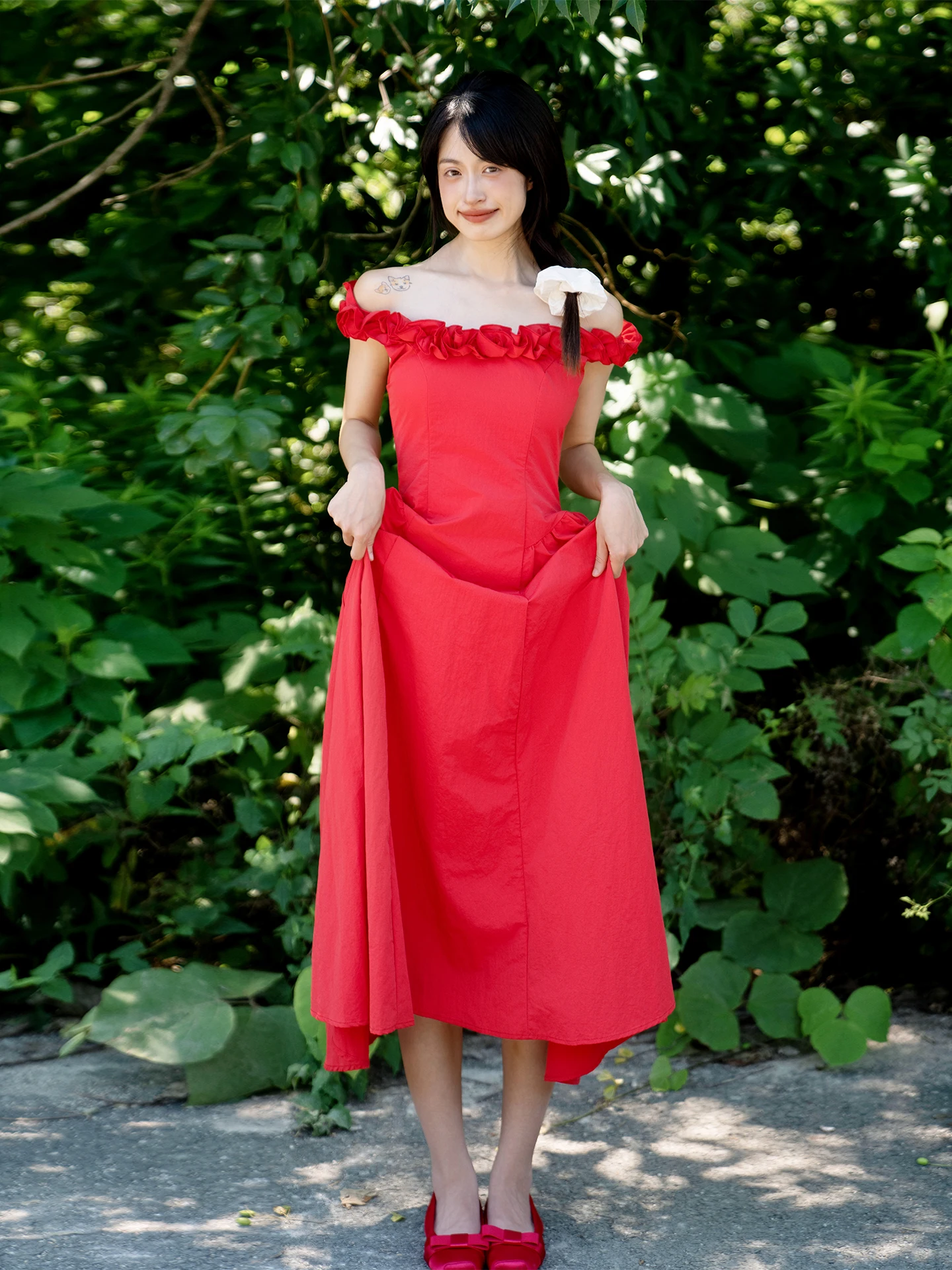 

Красная юбка А-силуэта с одним открытым плечом, кружевной отделкой и высокой талией для свадебных торжеств и выступлений, из полиэфирного волокна