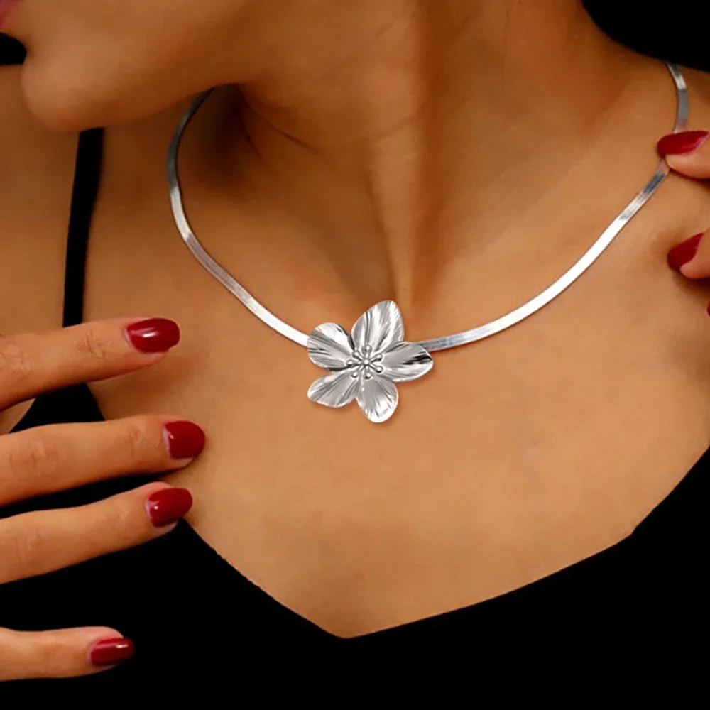 Skyrim Women Big Flower Necklace Choker Stainless Steel Snake Chain Romantic Trendy Floral Jewelry Wedding Gift
