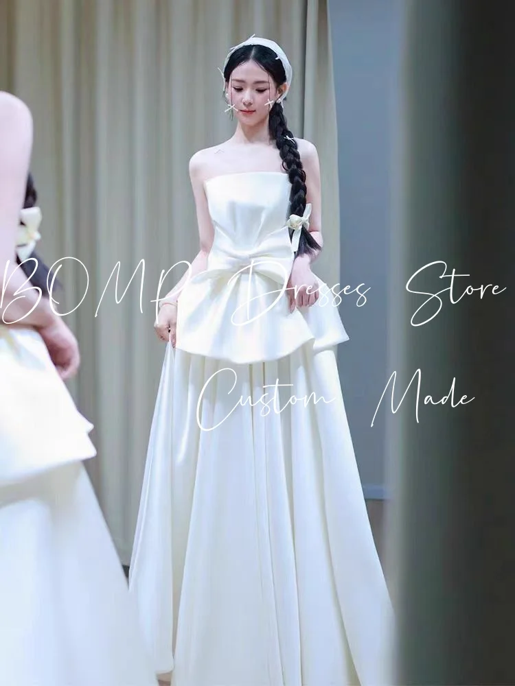 فستان BOMP بسيط لحفلات الزفاف بدون حمالات على شكل حرف a طول الأرض من الساتان الأبيض كوريا لالتقاط الصور فستان استقبال الزفاف مخصص