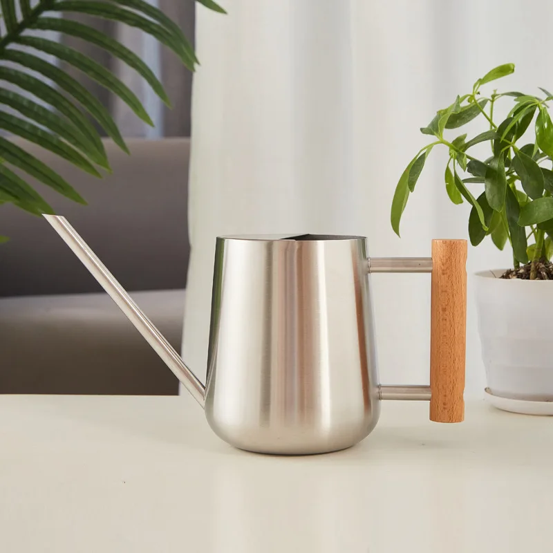 

Новая металлическая лейка для полива цветов из нержавеющей стали, маленькая садовая лейка с деревянной ручкой, 1000 мл.