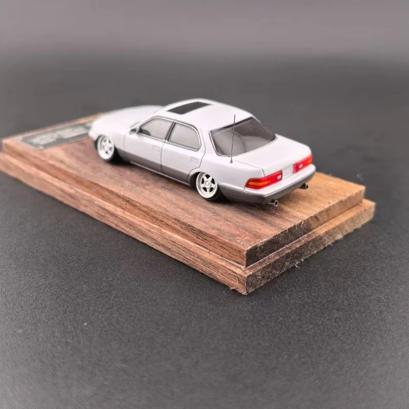 FW Diecast 1/64 Scale Lexus Alloy Car Model Lexus LS400 XF10 Play Vehicles Toys for Boys Original Box Gift