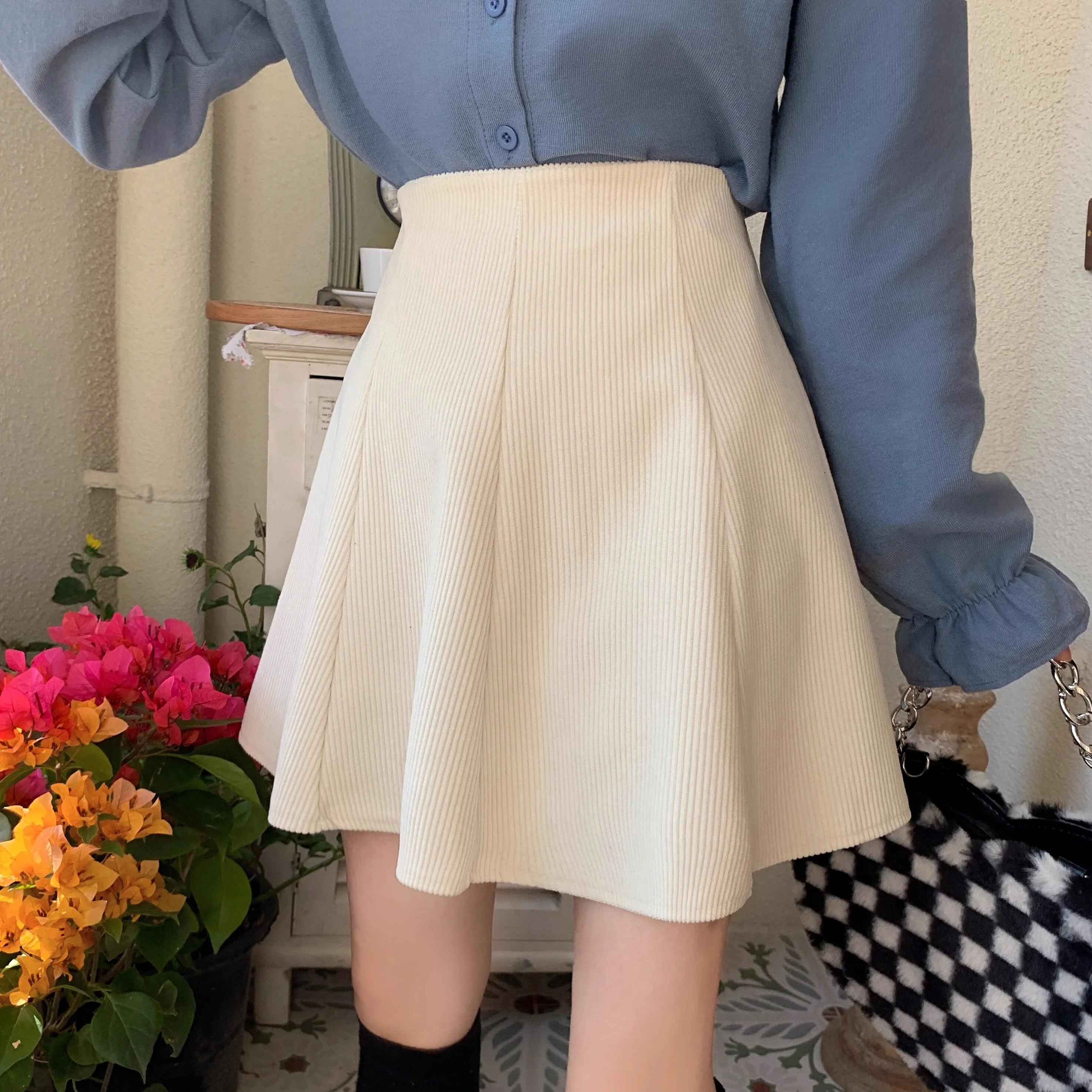 Übergröße Cord-Minirock mit Hoher Taille, A-Linie, Ausgestellt für Damen, Herbst Winter, Weiß Kaffeefarben, Schmal Geschnitten, Hüftumschmeichelnder Skater-Rock – Detail 5