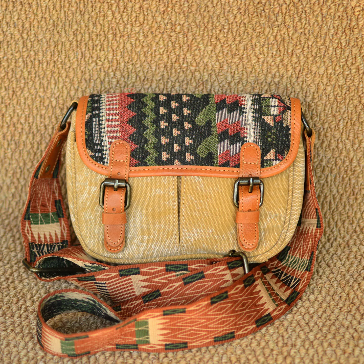 Retro Ethnic Style Canvas Small Square Bag Flip Cover Messenger Bag Outdoor Leisure Wide Shoulder Strap Crossbody Women's Bag