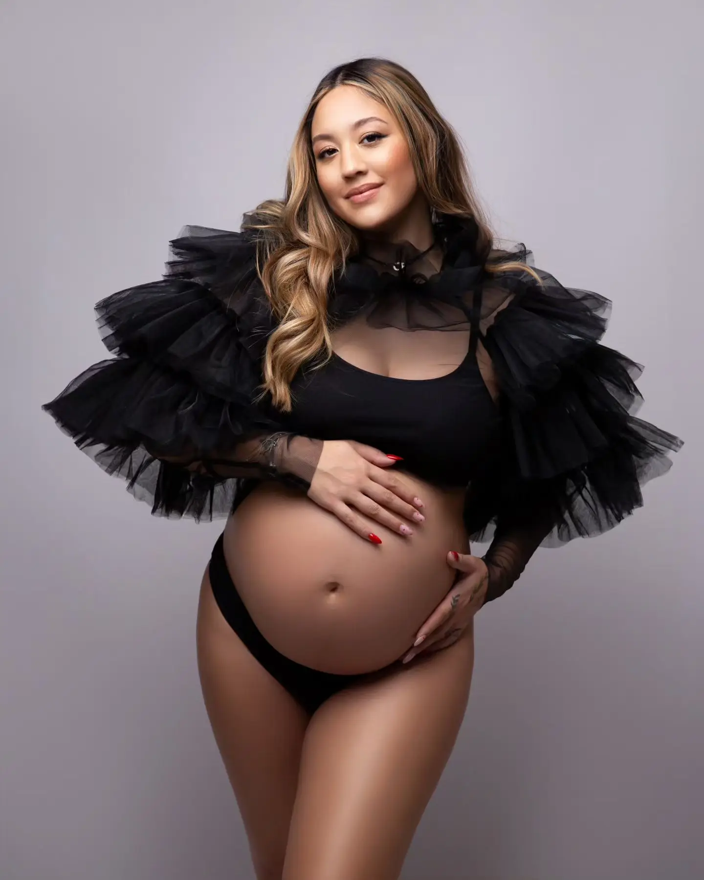 

Charming Black Maternity Photoshoot Cape Long Sleeves Jacket Wrap Tiered Ruffles Custom Made Women Photo Accessories