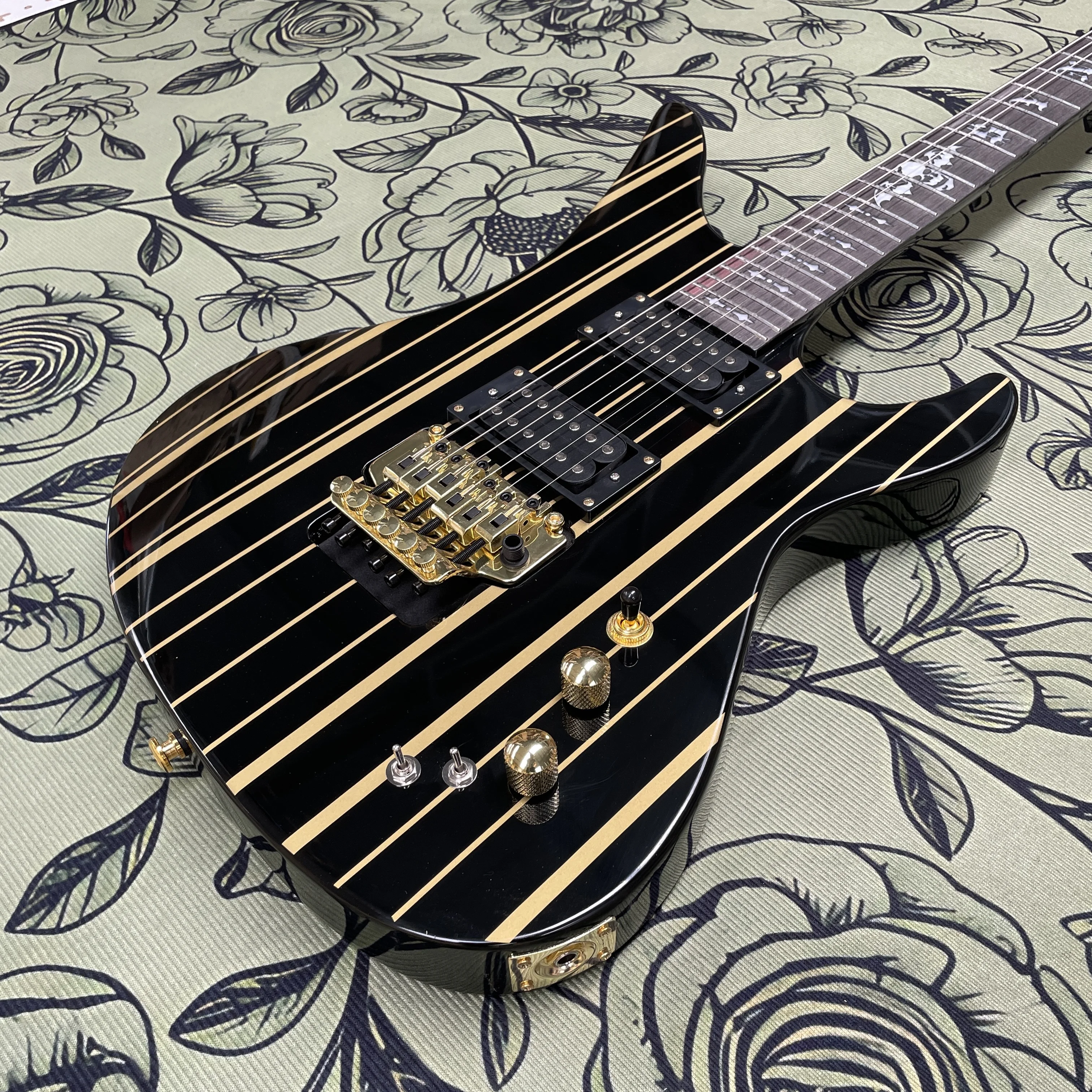 6-stringblack and gold striped electric guitar,rosewood fingerboard double locking system guitars, rock player electric guitarra view 3