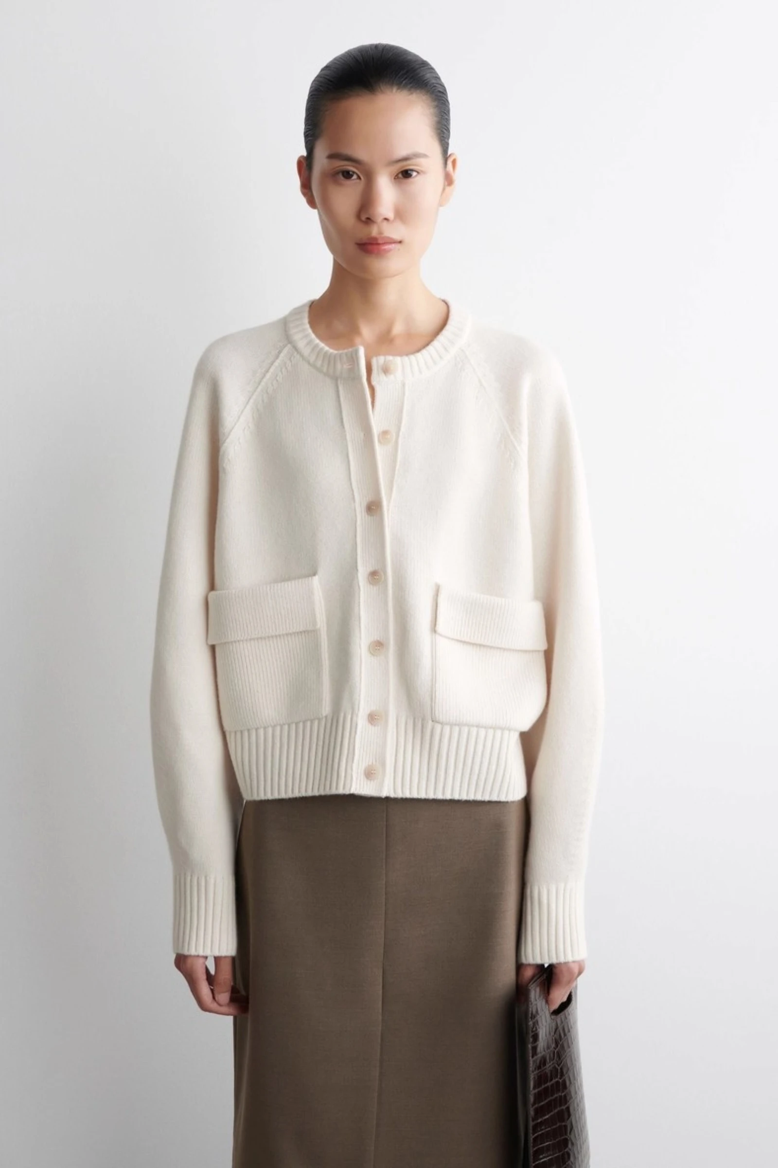 

XIMIAN APPAREL 2026 YAZHIMEI autumn new style of Women's casual Standard style blended round-neck pocket knitted sweater