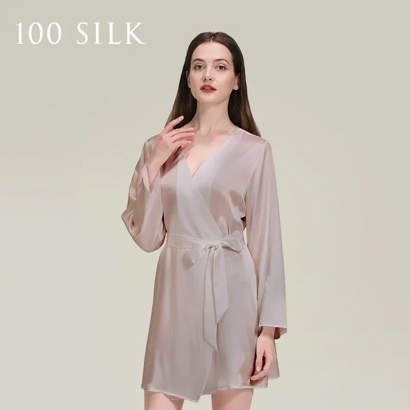 

Waist-wrapped silk dress, nightdress and home clothes are worn outside in summer.