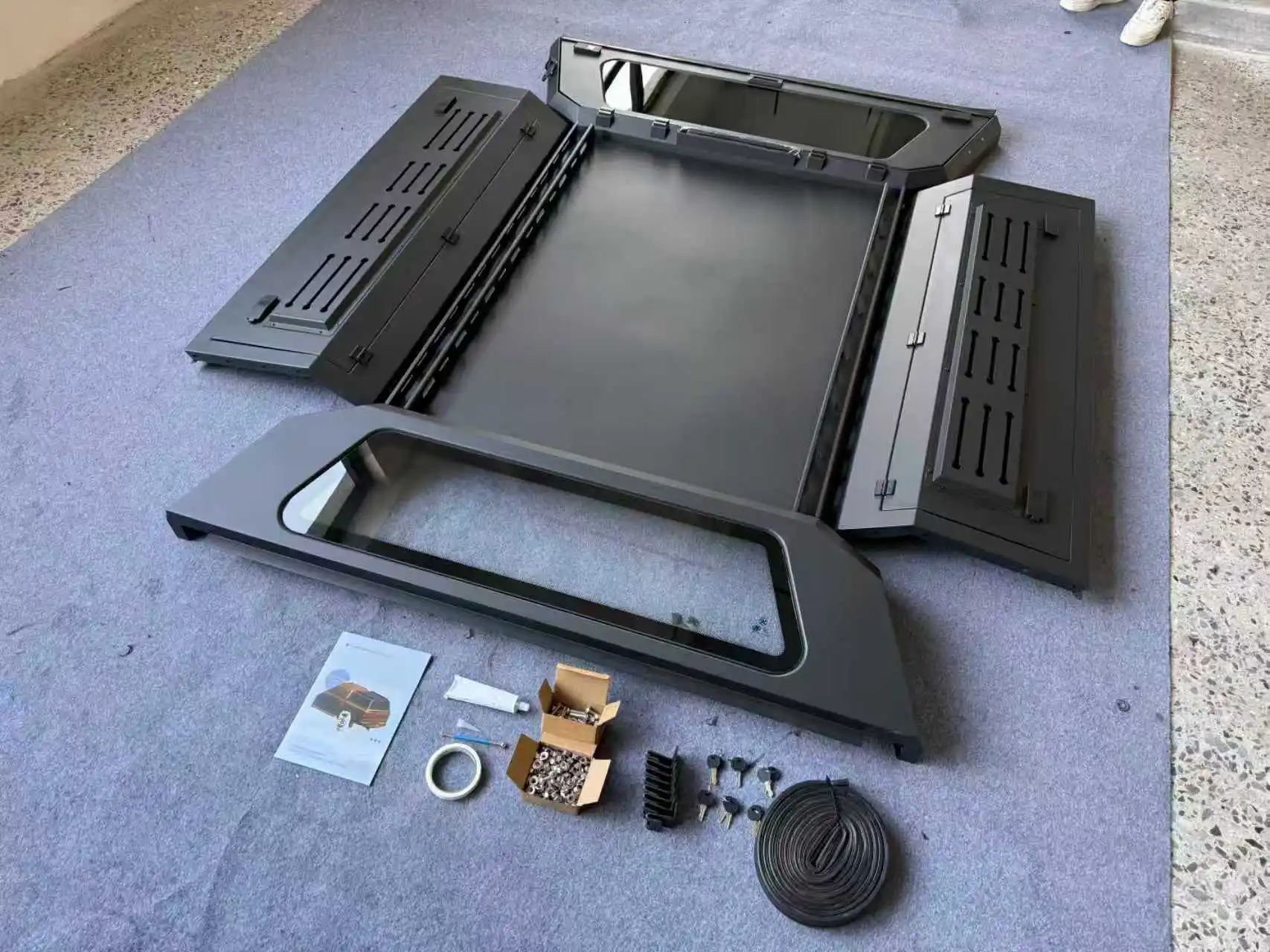 Suitable for Mitsubishi L200 extended cab, with hard tops on both sides featuring stamped panels