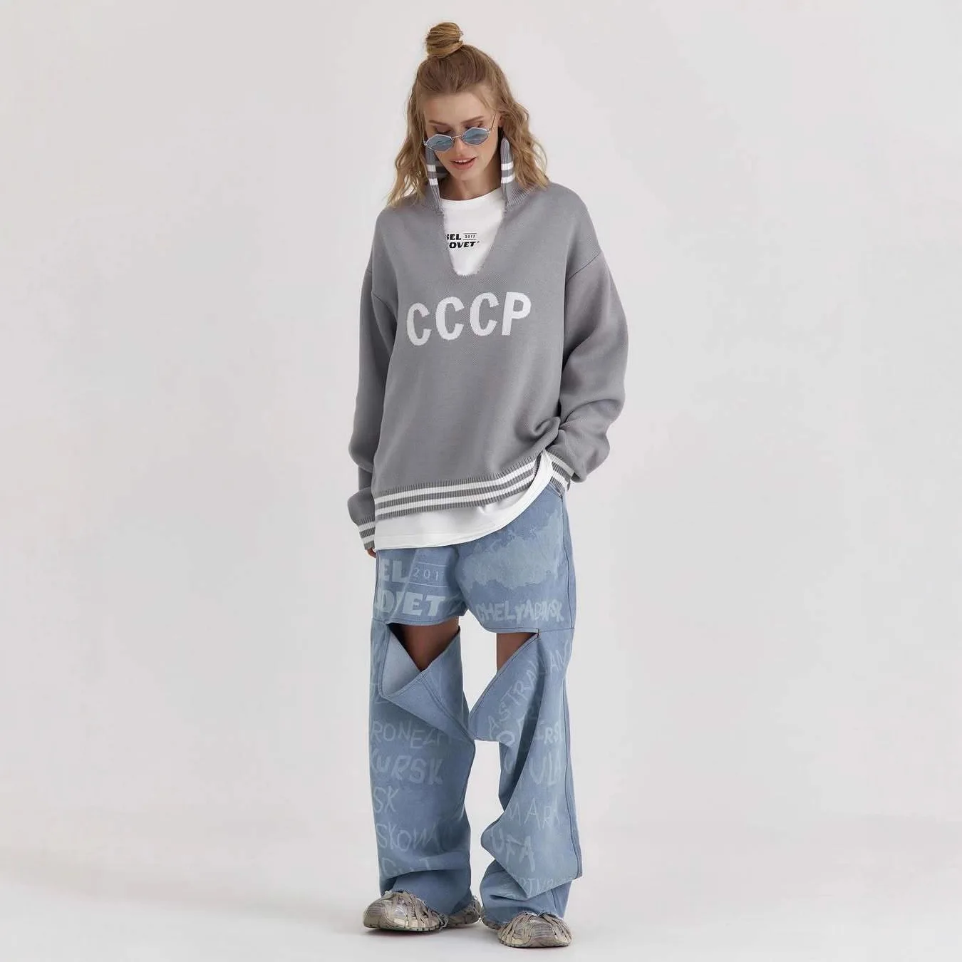 

Серо-белый вязаный свитер-пуловер Cccp 006
