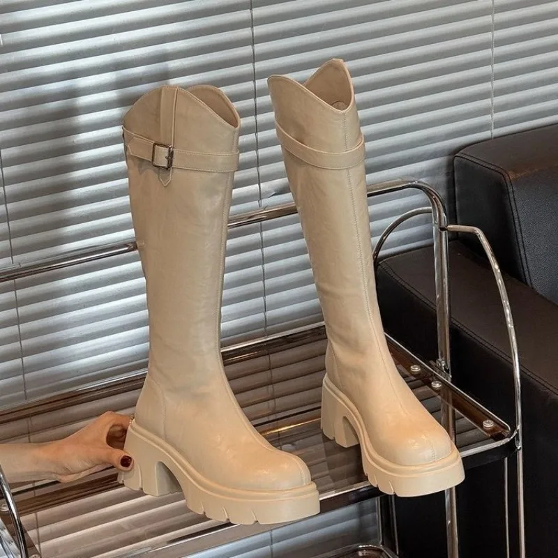 

Осень/зима 2025: новые сапоги до бедра с V-образным вырезом, женские модные сапоги без колена