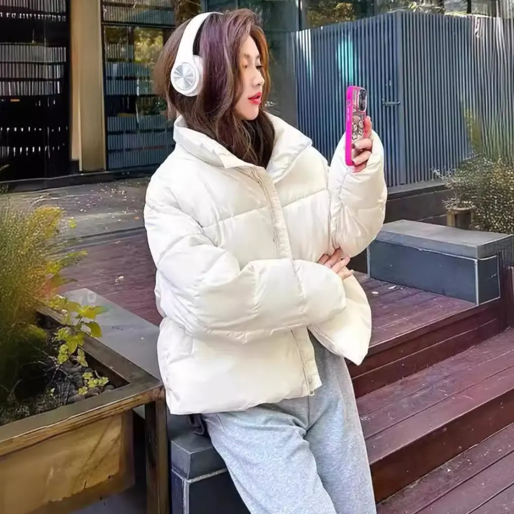 เสื้อโค้ทผ้าฝ้ายบุสำหรับผู้หญิง แจ็คเก็ตฤดูหนาวแบบสั้น ทรงหลวม สไตล์เกาหลี แมทช์ได้กับทุกชุด ผ้าฝ้ายเบา น้ำหนักเบา รุ่นใหม่