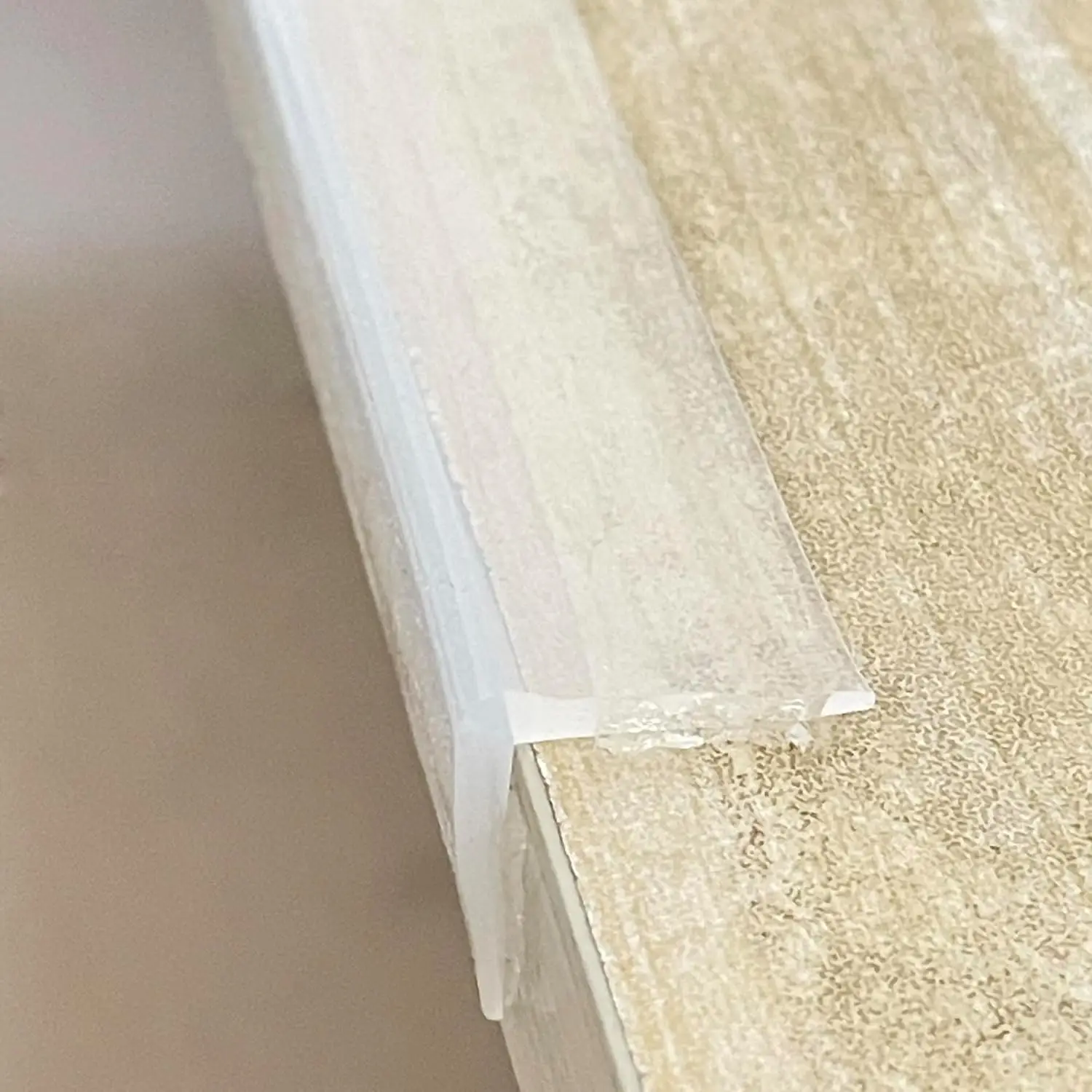 

Мягкие силиконовые защитные накладки для безопасности детей, прозрачные мебельные бамперы с клейкой основой, простая установка (0,8x0,8 дюйма, упаковка 12 футов)