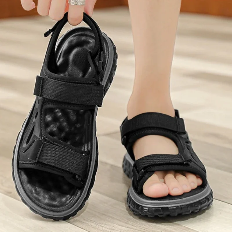 

Мужская обувь на платформе, спортивная рост, роскошная дизайнерская распродажа, высокое качество, новые летние низкие цены, модные мужские сандалии из ПВХ