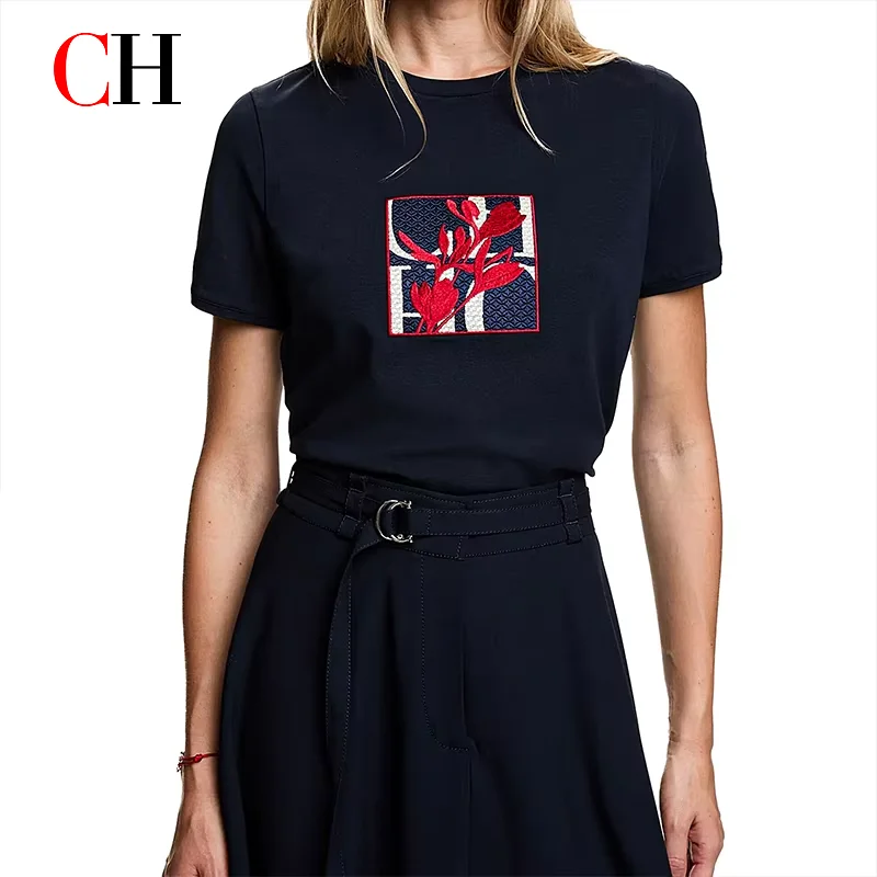 Camiseta Feminina de Manga Curta com Bordado Floral CH, Ajuste Slim, Gola Redonda, Tecido Premium, Casual para Uso Diário