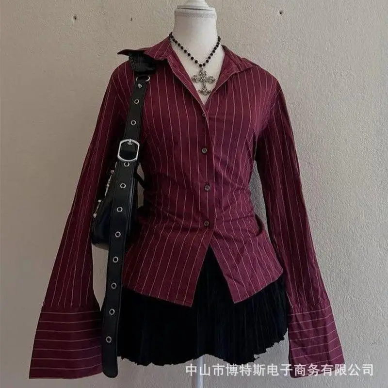 

Рубашка в стиле ретро-классика Y2K: Премиальная текстурированная полосатая рубашка, приталенная, для повседневной носки, подчеркивающая фигуру, стильный топ