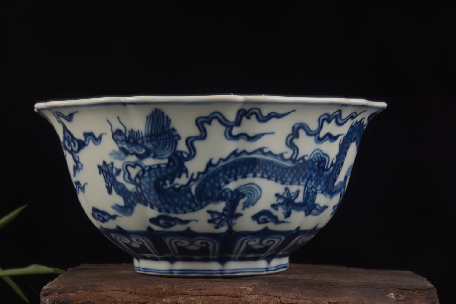 Ming Dyansty Xuan De porcelain white and blue Bowl,Dragon