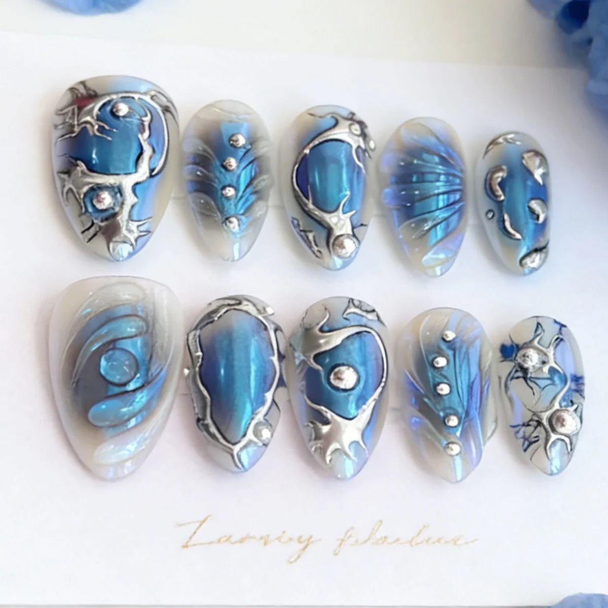 

24pcs Gilded Smudge Stick on Nails Sets Blue Blush Almond Press on Nails Tips Artifical Cat's Eye False Nail Finished Fake Nail