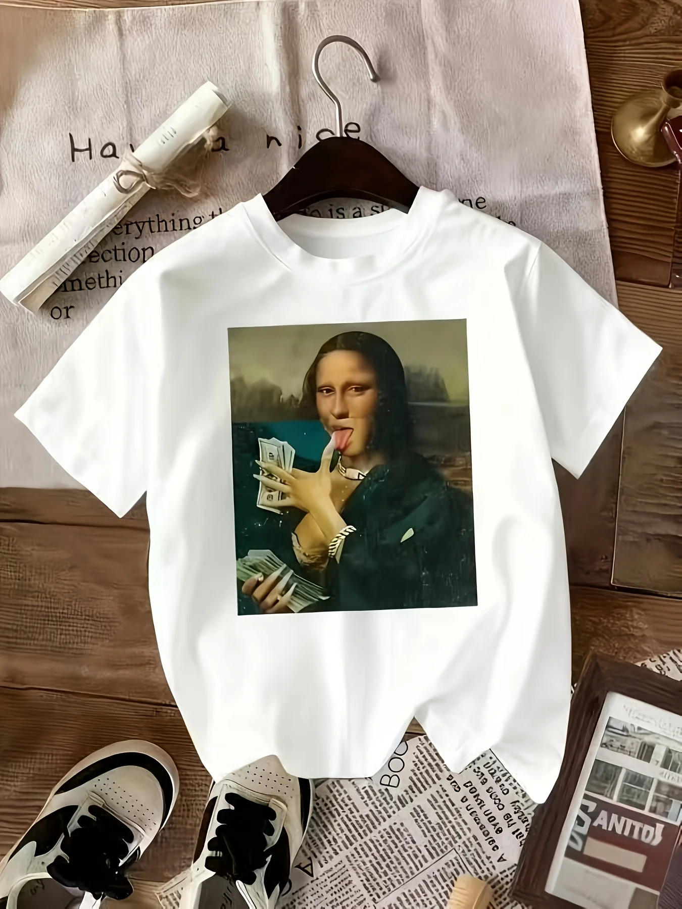 Women Tee Funny Mona Lisa Hold Money Retro Famous Painting Parody Graphic Print Round Neck Short Sleeve Soft Ladies Casual Shirt